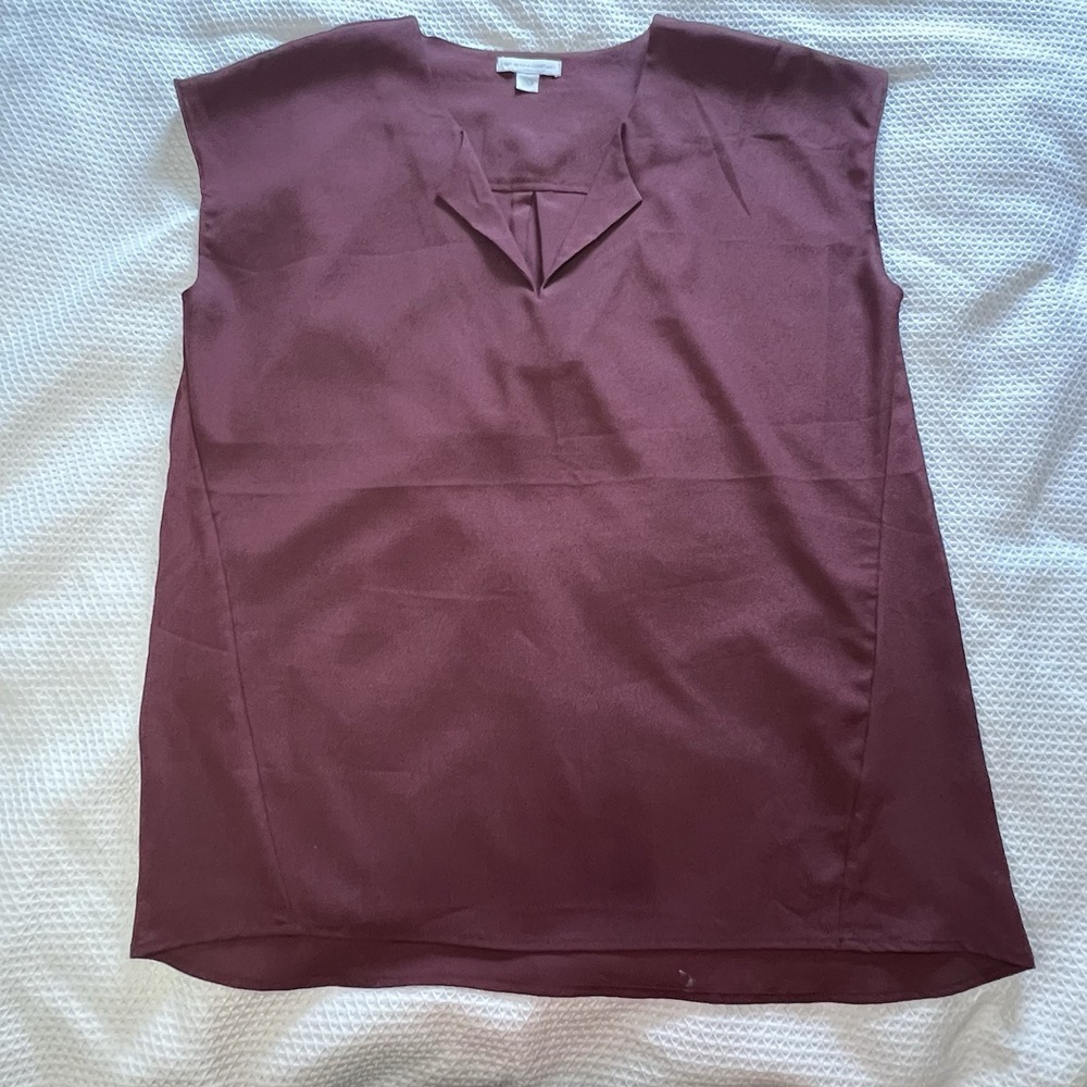 New‎ York & Company Women's Sleeveless Plum Burgundy V-Neck Blouse Size Small